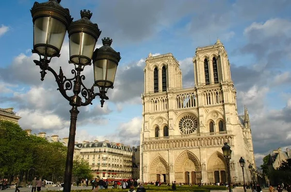 “Isso é pela Síria”, disse homem que atacou policial em Paris