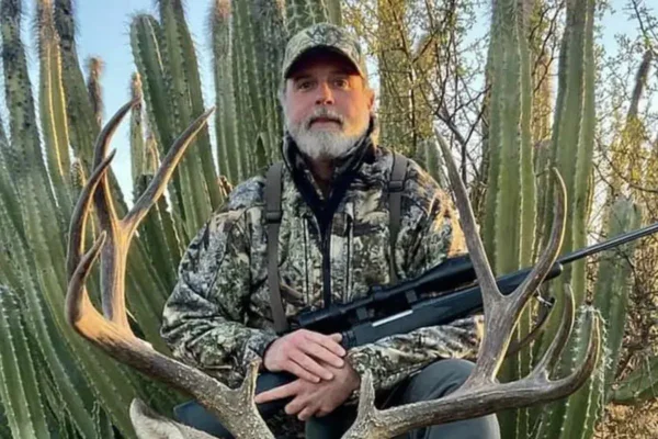 Foto colorida de Asher Watkins, de 52 anos, milionário dos EUA morto por búfalo em safari de caça na África do Sul - Metrópoles
