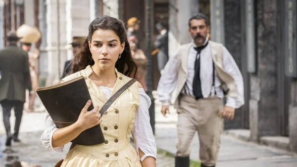 Tonico (Alexandre Nero) e Pilar (Gabriela Medvedovski) em Nos Tempos do Imperador