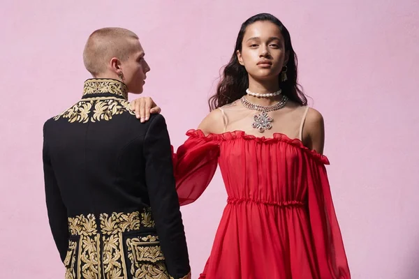 Veja todas as peças da colaboração entre H&M e Giambattista Valli