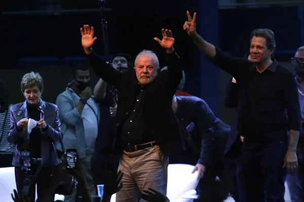 ex-presidente Lula e fernando Haddad Aula aberta, Universidade Pública e Democracia, pelo Coletivo USP Pela Democracia, no vão da História e Geografia na Cidade Universitária, em São Paulo 4ex-presidente Lula e fernando Haddad Aula aberta, Universidade Pública e Democracia, pelo Coletivo USP Pela Democracia, no vão da História e Geografia na Cidade Universitária, em São Paulo