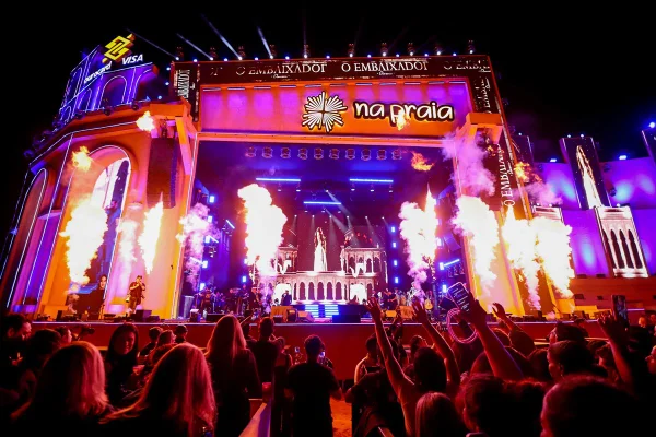 imagem colorida de Gusttavo Lima abre Na Praia Festival 2025, em Brasília