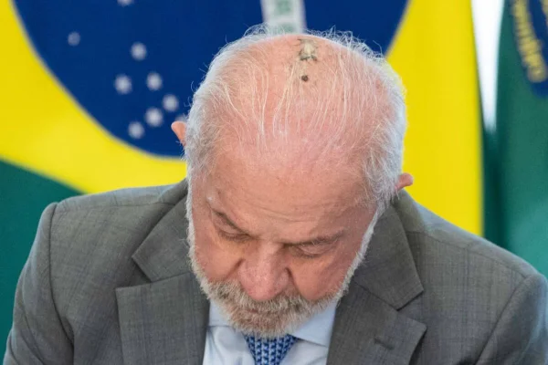 Lula faz novas sessões de radioterapia no couro cabeludo