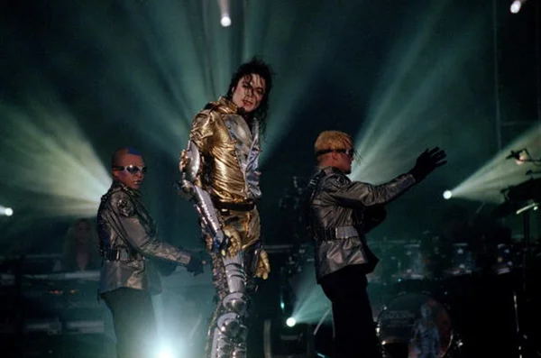 Sony revela canções falsas em álbum póstumo de Michael Jackson