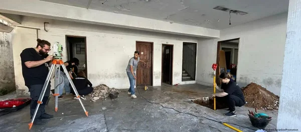Fotografia colorida de pesquisa sobre ditadura