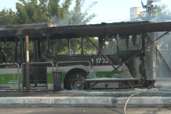 Ônibus de acidente de avião - Metrópoles