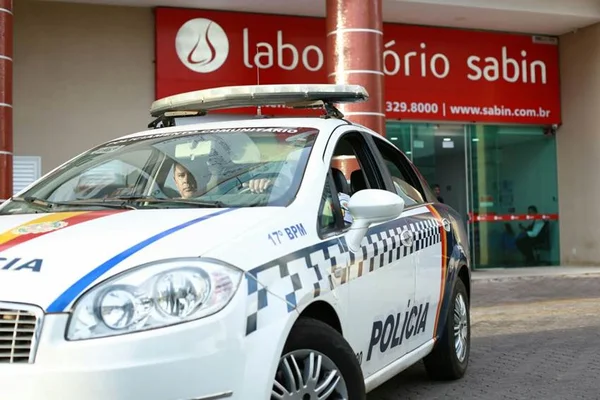 Bandidos roubam casa no Park Way e trancam crianças em closet