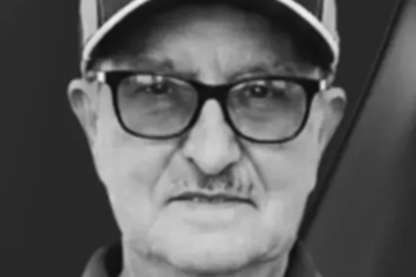 Imagem em preto e branco de João Batista Neves, pai do cantor Rionegro, dupla de Solimões - Metrópoles