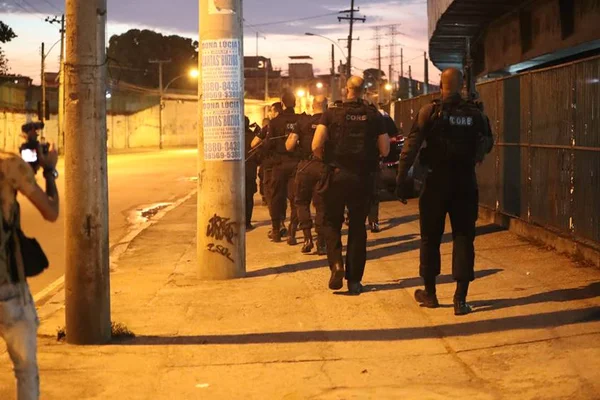 Polícia faz operação no Rio para prender responsáveis por morte de PM