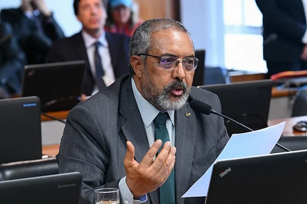 INSS: projeto prevê 14º salário para aposentados devido à pandemia. Entenda
