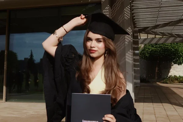 Isabella Lelles fez um vídeo sobre o Paradoxo de Levinthal para disputar o Breakthrough Junior Challenge, conhecido como "Oscar da Ciência" - Metrópoles