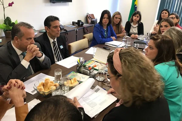 Bancada feminina cobra três mudanças para apoiar Previdência. Veja