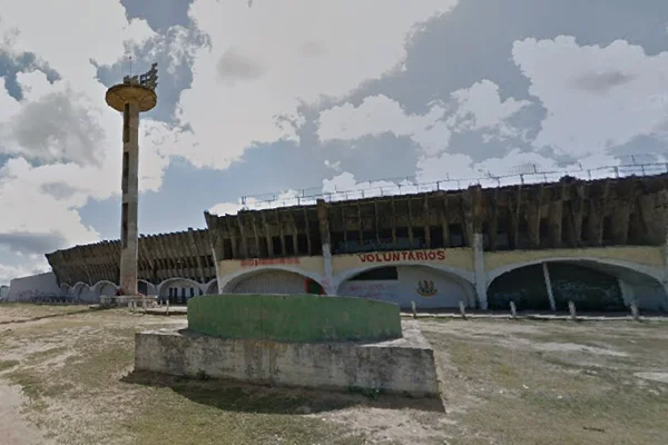 Cabos de iluminação são roubados de estádio na Paraíba