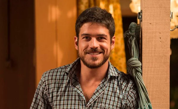 Marco Pigossi zoa Tonico Pereira em bastidor de novela