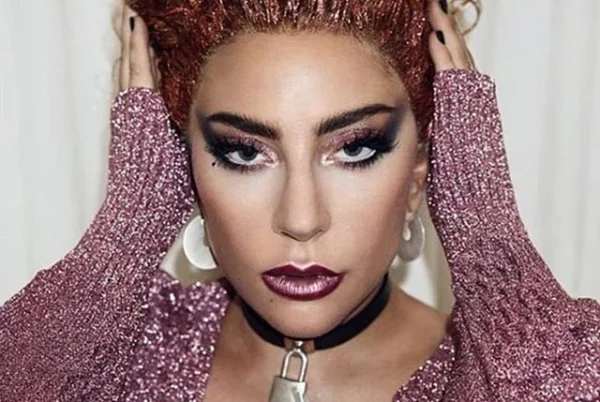 Lady Gaga se prepara para lançar linha de maquiagem