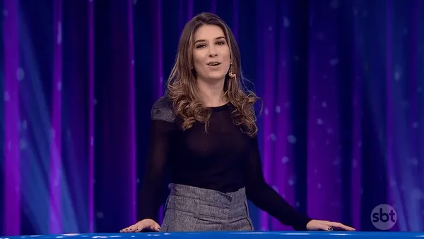 Rebeca Abravanel xaveca e constrange participante do Roda a Roda