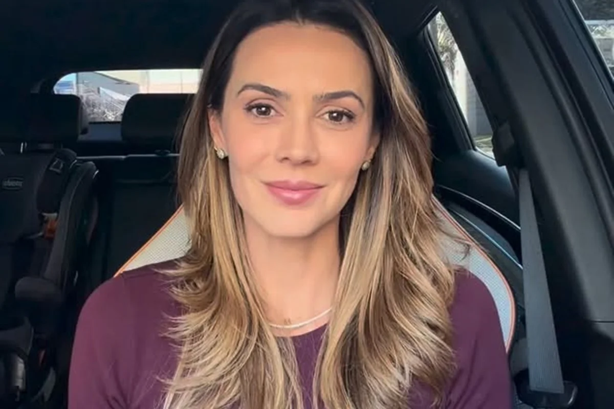 Manuela Queiroz grava vídeo para o Instagram