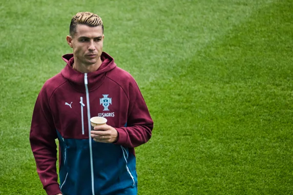 Foto colorida de Cristiano Ronaldo - Metrópoles