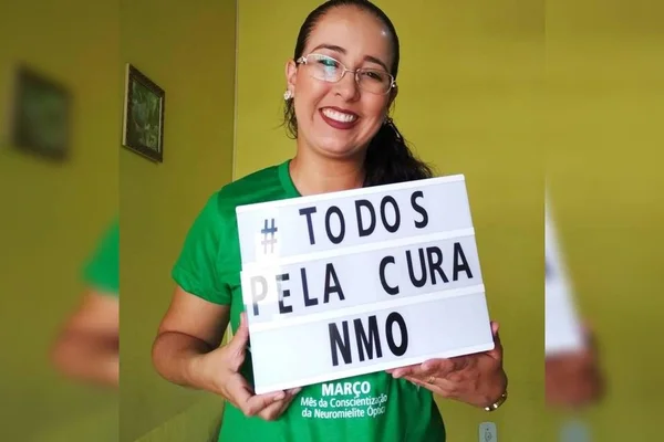 A enfermeira Paula Papa Sales, que aguarda há 7 meses por remédio de alto custo no DF