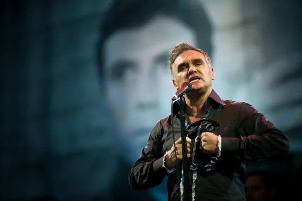 Morrissey expulsa fãs que criticaram políticos durante seu show