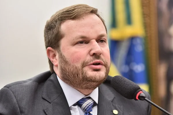 Cultura: Bolsonaro avalia nomear filho de pastor para secretaria