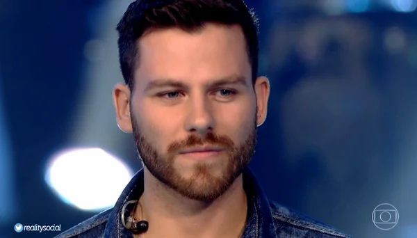 “Sertanejo gato” do DF chama a atenção de Claudia Leitte no The Voice