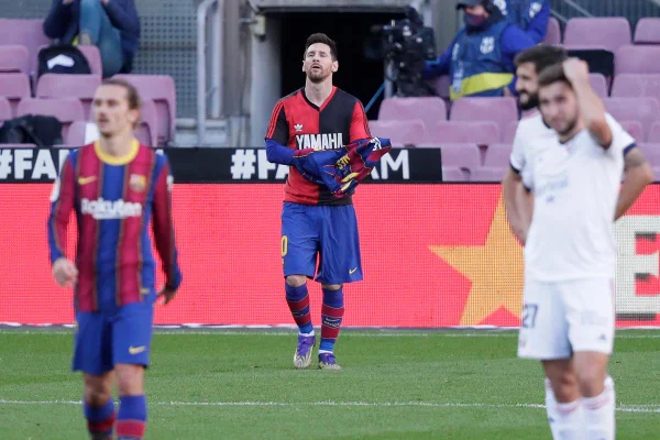 Messi faz homenagem a Maradona