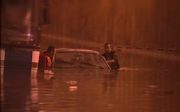 Chuva deixa Túnel do Anhagabaú inundado em 1999