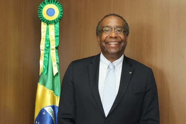 Novo ministro da Educação não tem pós-doutorado em universidade alemã