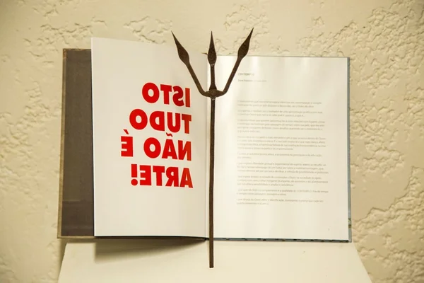 Bené Fonteles abre a exposição “Antologia Poética”