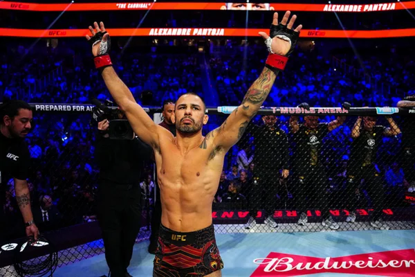 Alex Pantoja busca recuperar o cinturão: veja card completo do UFC 331 - destaque galeria Alex Pantoja busca recuperar o cinturão: veja card completo do UFC 331 - destaque galeria