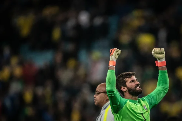 Herói da Seleção, Alisson contém euforia: “Foi um degrau, faltam dois”