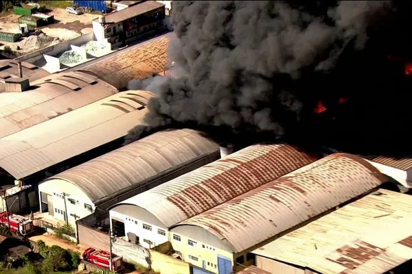 Águas Claras: princípio de incêndio em hamburgueria assusta população