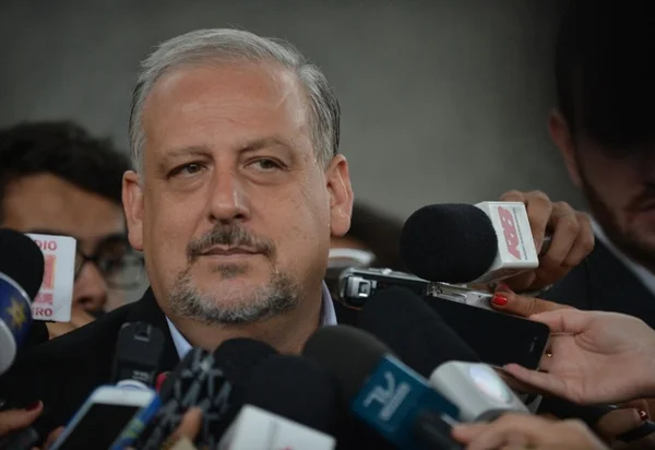 Erika Kokay quer Ricardo Berzoini na briga pelo GDF