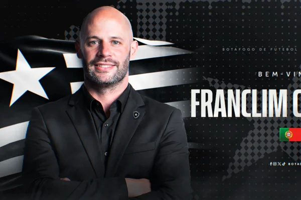 Novo treinador do Botafogo, Franclim Carvalho desembarca no RJ