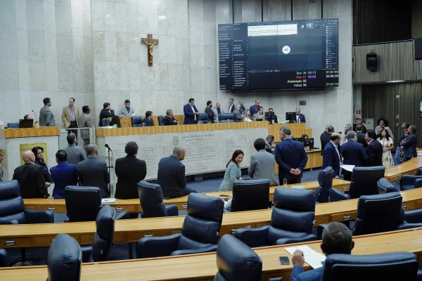 Vereadores durante votação na Câmara Municipal de São Paulo - Metrópoles