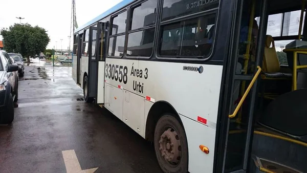 Motorista é baleado durante assalto a ônibus em Samambaia