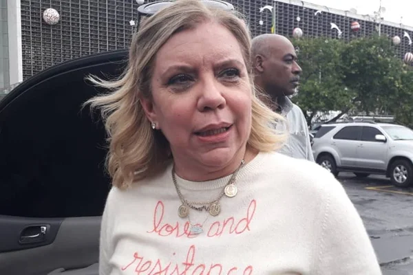 Astrid Fontenelle no velório: “Gugu se transformou em 50 ou mais”