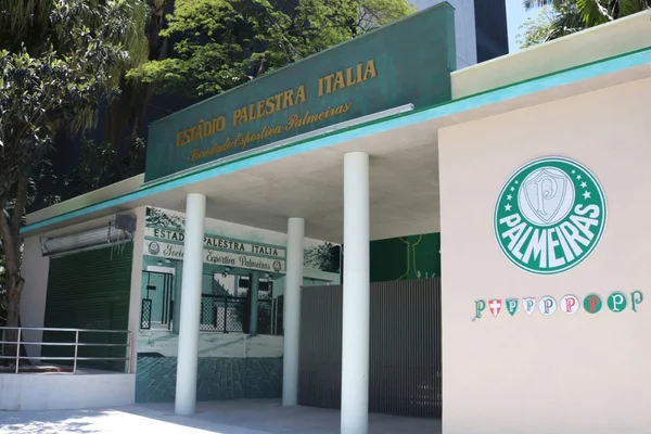 Foto colorida da sede social do Palmeiras - Metrópoles