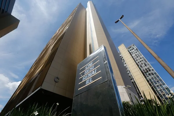 CNI quer derrubar regra que impede demissão de portadores de HIV