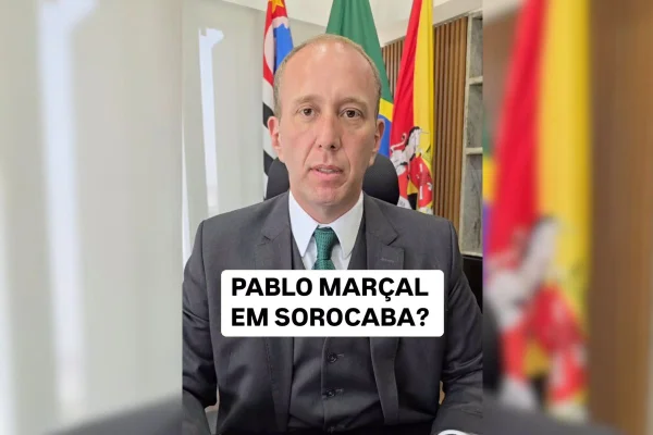 Rodrigo Manga é um homem branco e esguio