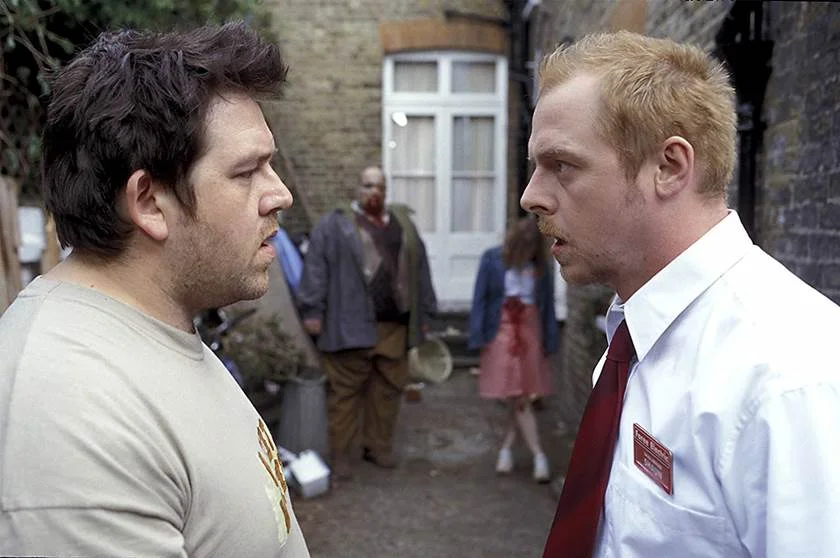 <b>Todo Mundo Quase Morto (2004).</b> O que seria da cultura pop sem os zumbis, esses graciosos devoradores de cérebros? Um dos filmes responsáveis por resgatá-los do limbo foi esta comédia assinada por Edgar Wright, provavelmente um dos grandes cineastas nerds em atividade – ele já fez de tudo, de fita de ação (Chumbo Grosso) a uma das melhores adaptações de quadrinhos dos últimos tempos (Scott Pilgrim). Na <a href="https://www.primevideo.com/detail/0MRUFSHLH5JPAVA60P61L71ONW/ref=sr_def_c_unkc__1_1_1?sr=1-1&qid=1558712361"><b>Amazon Prime</b></a> <b>Todo Mundo Quase Morto (2004).</b> O que seria da cultura pop sem os zumbis, esses graciosos devoradores de cérebros? Um dos filmes responsáveis por resgatá-los do limbo foi esta comédia assinada por Edgar Wright, provavelmente um dos grandes cineastas nerds em atividade – ele já fez de tudo, de fita de ação (Chumbo Grosso) a uma das melhores adaptações de quadrinhos dos últimos tempos (Scott Pilgrim). Na <a href="https://www.primevideo.com/detail/0MRUFSHLH5JPAVA60P61L71ONW/ref=sr_def_c_unkc__1_1_1?sr=1-1&qid=1558712361"><b>Amazon Prime</b></a>