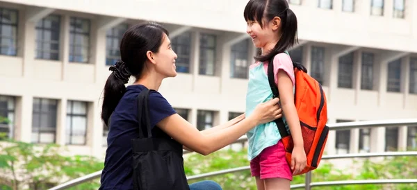 Chegou o primeiro dia de aula. E agora? Confira dicas para pais e filhos passarem pelo período de adaptação