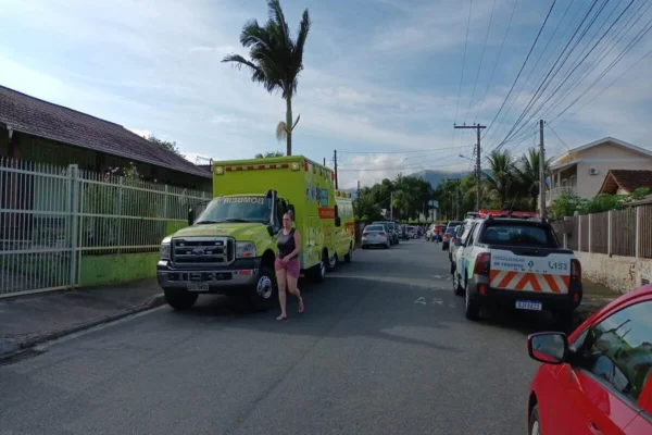 Corpo de Bombeiros em frente a creche