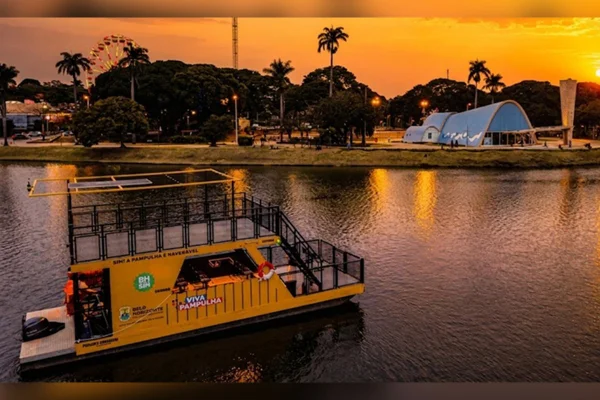 Catamarã navegando na Pampulha, em BH