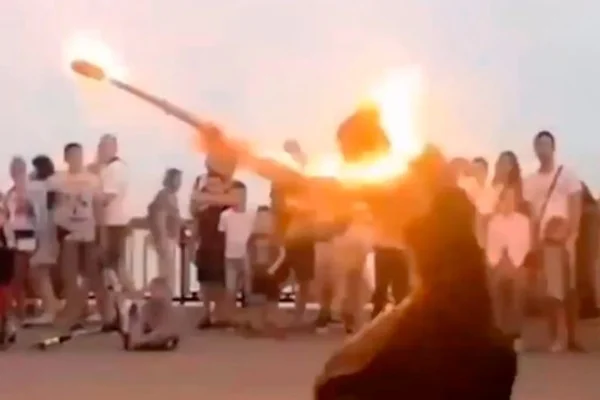 dançarino pega fogo