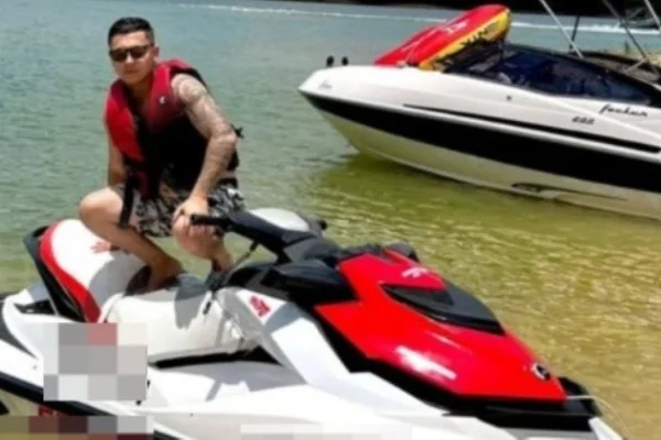 Imagem colorida mostra jovem que desapareceu após cair de moto aquática em represa. Metrópoles
