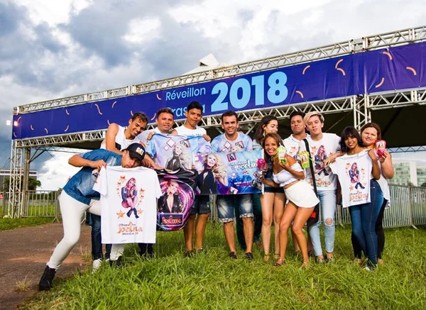 Réveillon: Fãs estão na Esplanada desde a manhã de domingo (31)