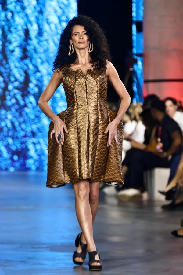 Emoção marca os desfiles de Pimear, D-AURA e Calado no Metrópoles Catwalk - destaque galeria
