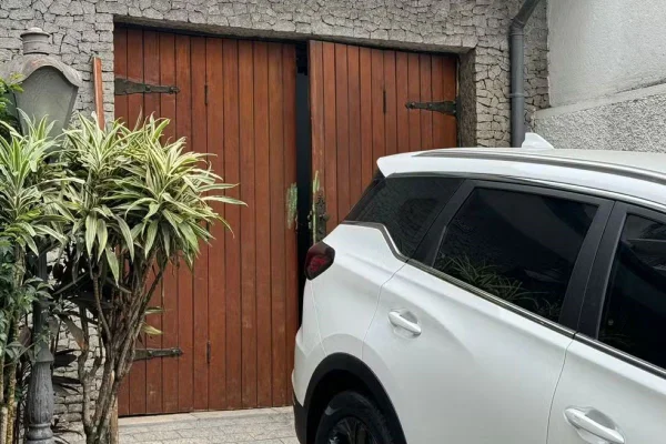 Imagem colorida de casa onde engenheira foi morta. Metrópoles